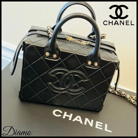 chanel vanity case 2022.